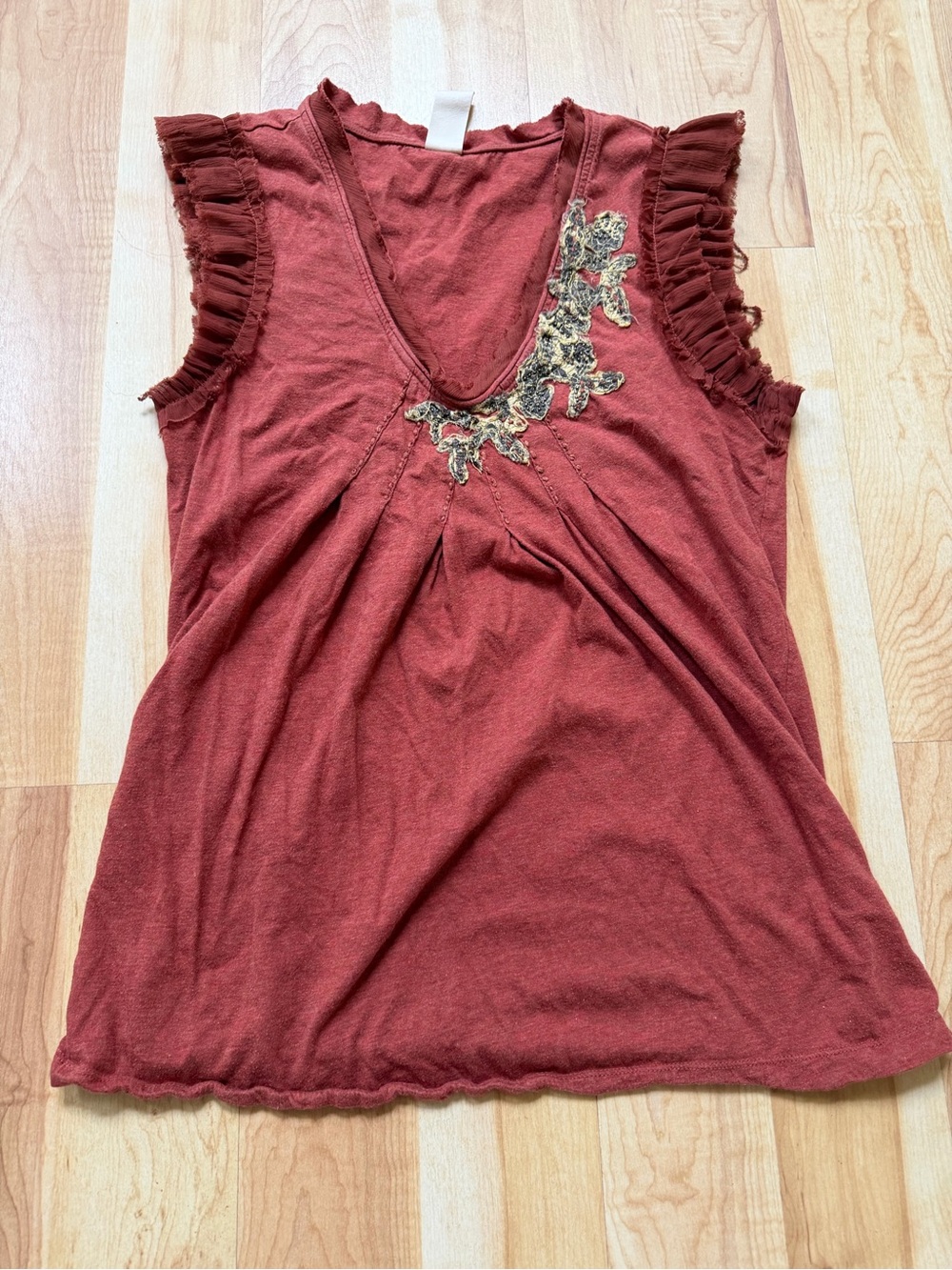 Anthropologie women’s  Rust Red Ruffled Sleeve V-Neck Tank Embroidered Accent